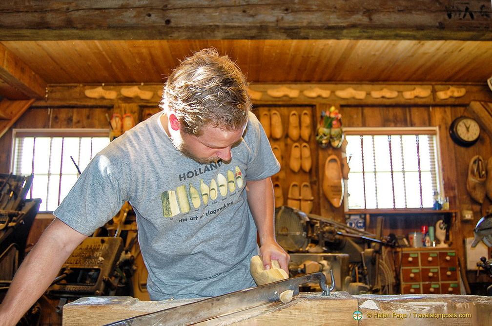 Clog-making demonstration